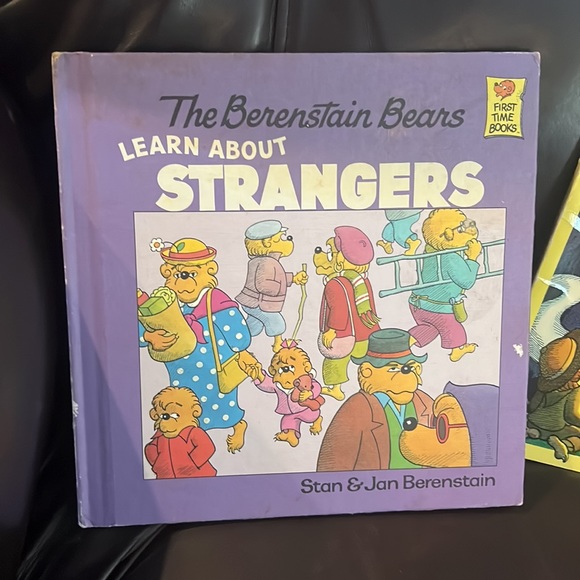 VTG 80s Berenstain Bears Books Learn about Strangers 🙌The Ghost of the forest - Picture 2 of 12